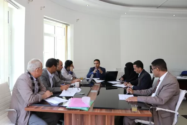 The Center for Development and Quality Assurance holds a meeting with the technical committees and specialists in developing the laboratory and Pharma-D programs at the university