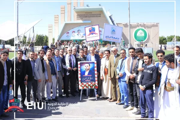 The university organizes a student visit to the shrine of the martyr President Saleh Al-Sammad and the Martyrs’ Gallery, accompanied by the university president and the Secretary-General.