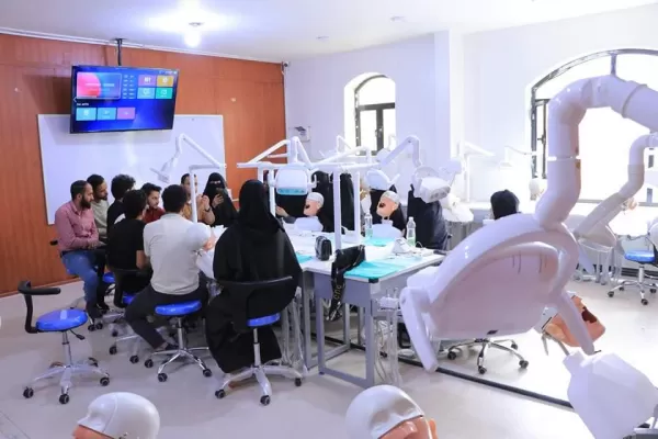 The College of Dentistry organizes a practical training course on advanced root canal treatment for upper-level college students