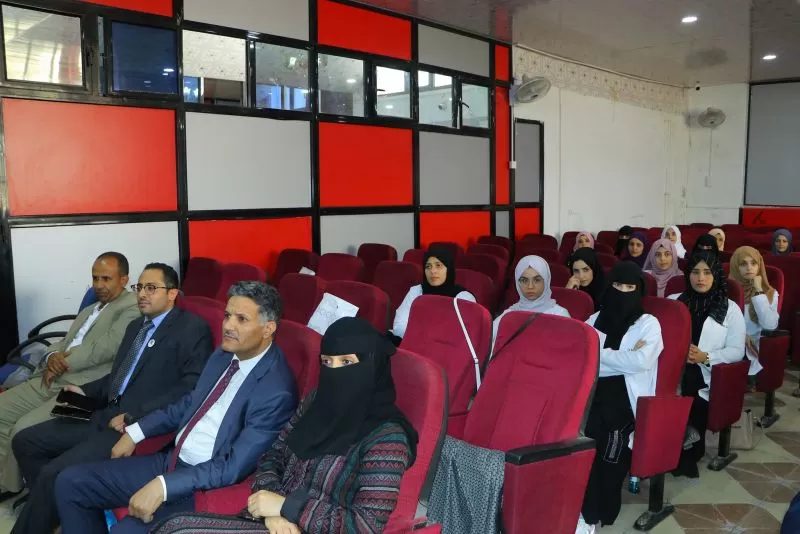 The University's College of Medicine and Health Sciences organizes a scientific day to discuss graduation research for medical students