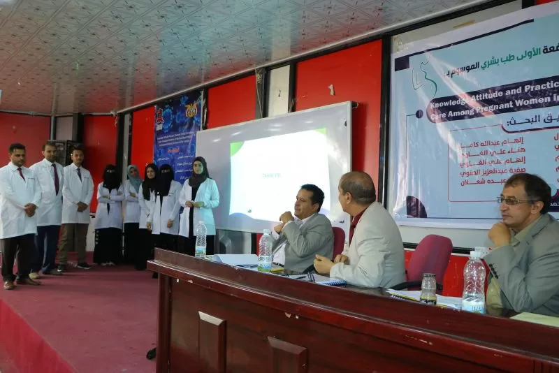 The University's College of Medicine and Health Sciences organizes a scientific day to discuss graduation research for medical students