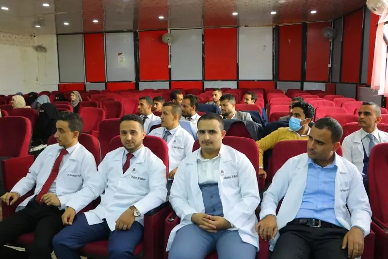 كلية الطب والعلوم الصحية بالجامعة تنظم يوم علمي لمناقشة أبحاث التخرج لطلاب الطب البشري