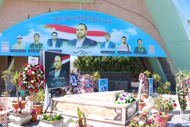 Organizing a student visit to the tomb of the martyr President Saleh Al-Sammad and the Martyrs’ Kindergarten in Al-Khamseen