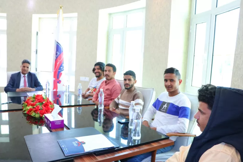 The president of the university meets the first university football team and blesses the university's lead to the finals of the university league championship