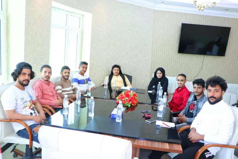 The president of the university meets the first university football team and blesses the university's lead to the finals of the university league championship