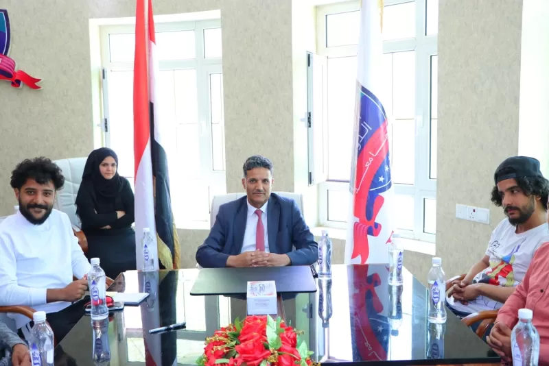 The president of the university meets the first university football team and blesses the university's lead to the finals of the university league championship