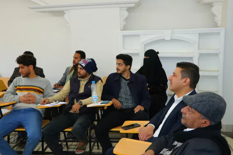 Discussing scientific projects for students of the Civil Engineering Department at the College of Engineering and Information Technology at the university