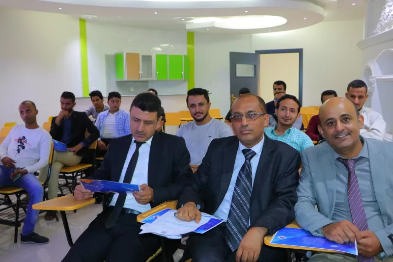 Continuing discussion of graduation projects for students of the Faculty of Engineering and Information Technology at the university