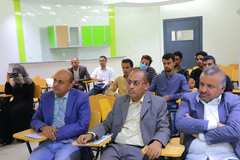 Continuing discussion of graduation projects for students of the Faculty of Engineering and Information Technology at the university