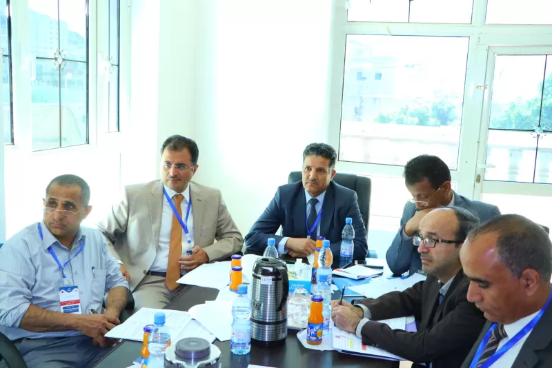 The university organizes a workshop to discuss and review the document of the artificial intelligence program with the participation of experts and specialists in this field