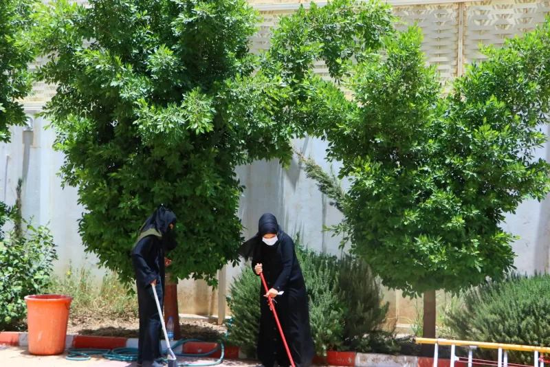 حملة نظافة للحرم الجامعي والحي المجاور له