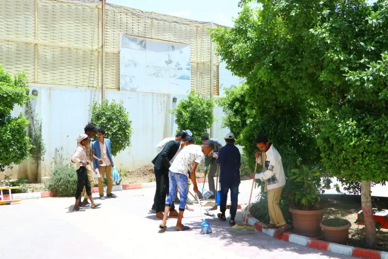 حملة نظافة للحرم الجامعي والحي المجاور له