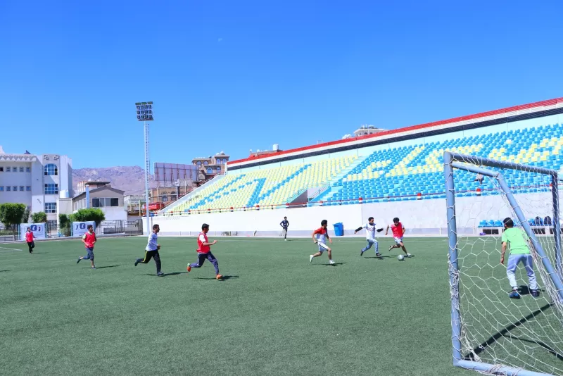 فريق صيدلة رابع وفريق أسنان أول إلى نهائي دوري الجامعة لكرة القدم 5