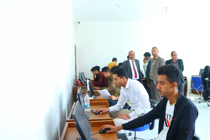 The President of the University witnesses the conclusion of the training course for students of the Accounting Department of the second level on the developed merchant system