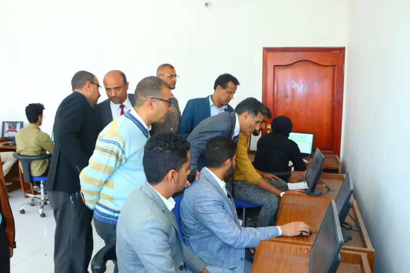 The President of the University witnesses the conclusion of the training course for students of the Accounting Department of the second level on the developed merchant system