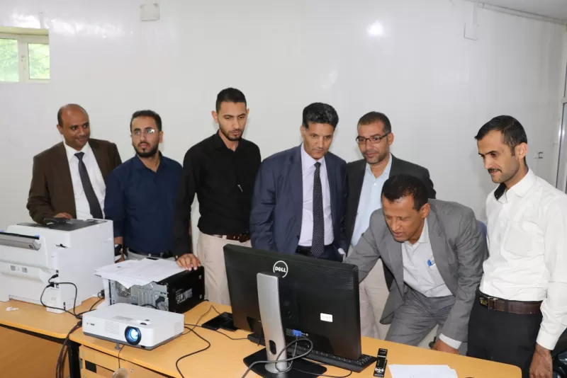 The president of the university inaugurates the electronic correction system and hears from the members of the committee the mechanism of the system