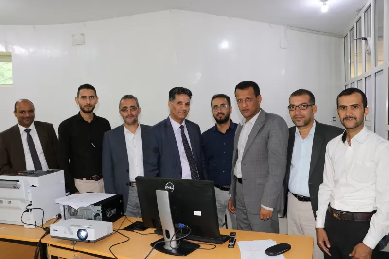 The president of the university inaugurates the electronic correction system and hears from the members of the committee the mechanism of the system