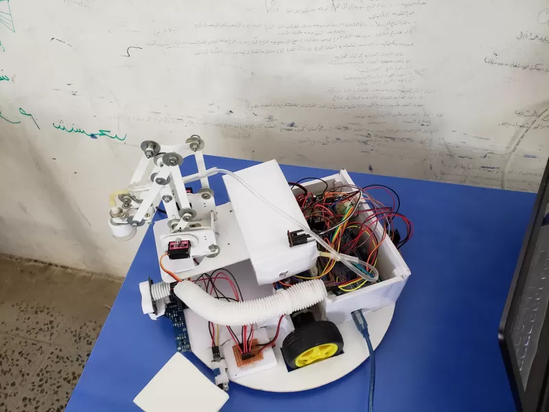 Discussing scientific projects submitted by fourth-level students, Department of Mechatronics Engineering, College of Engineering