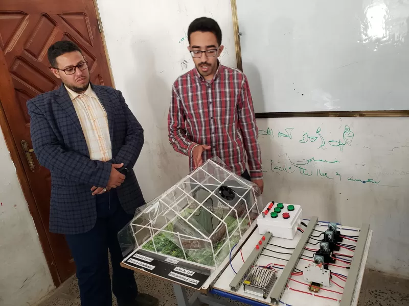 Discussing scientific projects submitted by fourth-level students, Department of Mechatronics Engineering, College of Engineering