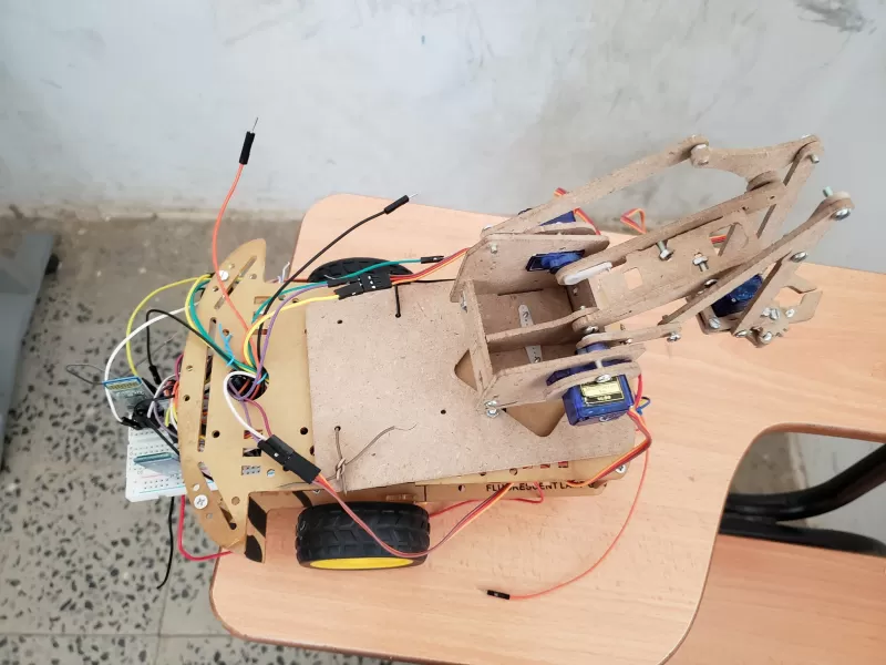 Discussing scientific projects submitted by fourth-level students, Department of Mechatronics Engineering, College of Engineering