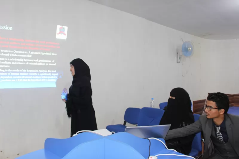 Continuing discussion of graduation projects in the departments of the Faculty of Administrative and Financial Sciences at the university