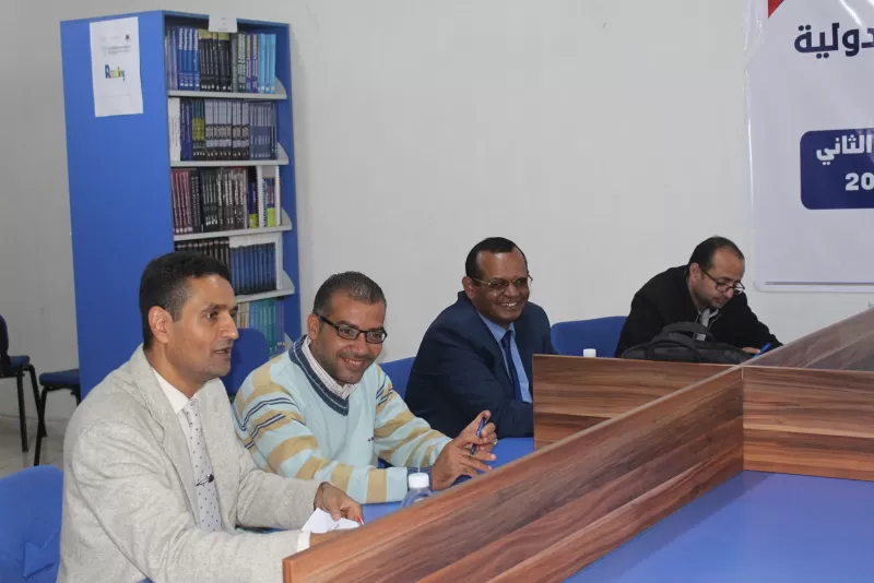 The College of Administrative and Financial Sciences at the university continues to discuss graduation research for its graduate students from various departments of the college