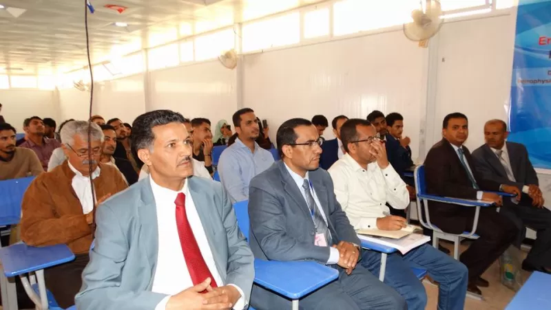 Discussing graduation projects in the Department of Oil and Gas Engineering, Faculty of Engineering and Information Technology at the university