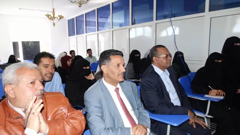 Discussing graduation projects for students of the Accounting Department at the Faculty of Administrative and Financial Sciences at the university