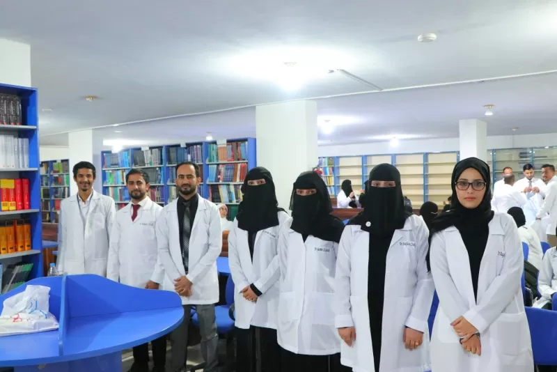 Faculty of Medicine and Health Sciences at the University Organize a scientific day to discuss graduation research for the students of the second batch