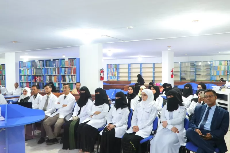 Faculty of Medicine and Health Sciences at the University Organize a scientific day to discuss graduation research for the students of the second batch