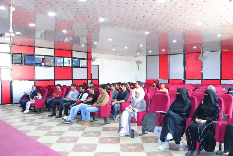 The Dean of the College of Administrative and Financial Sciences meets the students participating in the company program organized by the university in partnership with INJAZ Yemen