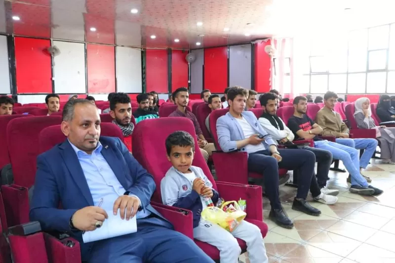 The Dean of the College of Administrative and Financial Sciences meets the students participating in the company program organized by the university in partnership with INJAZ Yemen