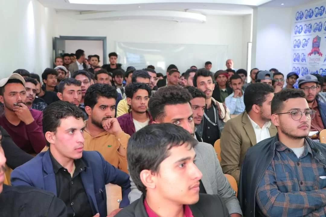 The College of Engineering organizes a scientific symposium for students of chemical engineering at the university and a number of students of public and private universities