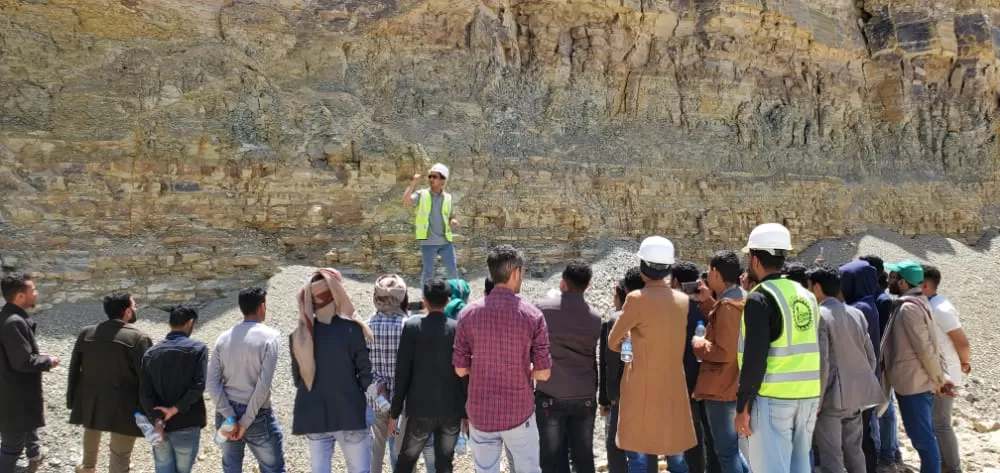 A scientific visit for the students of the Civil Engineering Department of the second level to the Amran Cement Factory