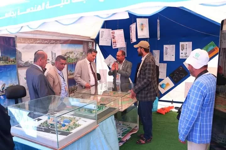 The President of the University organizes a visit to the Building and Construction Exhibition and reviews the university's pavilion participating in the exhibition