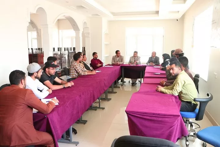 An expanded meeting of the university presidency and the deanship of the College of Engineering, with the participation of the presidency of the Information Technology Department, department representatives and the Student Forum