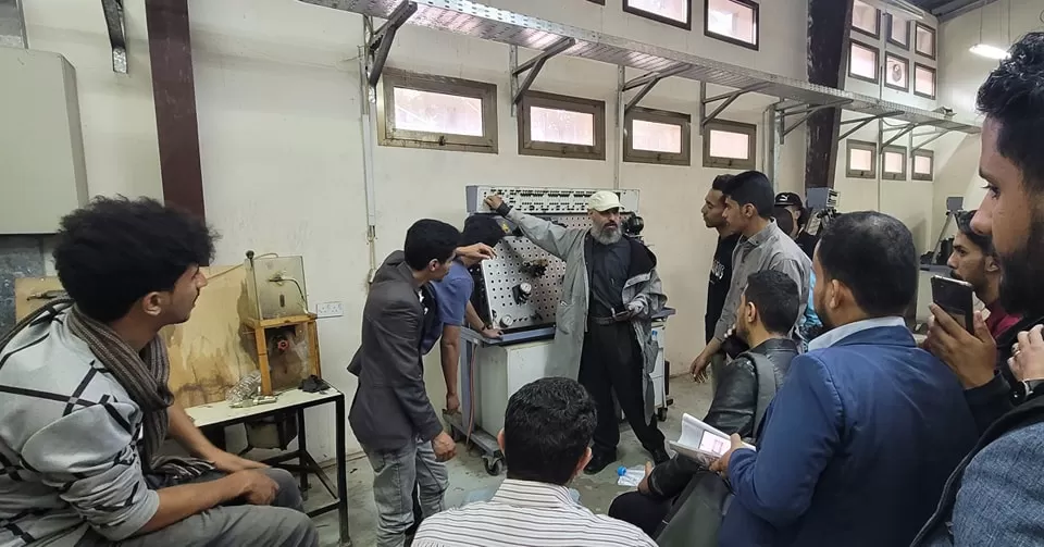 Launching the training program for mechatronics engineering students in cooperation with the Dhahban Industrial Technical Institute