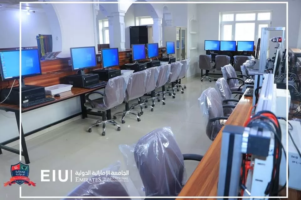 The University President and the Secretary-General inspect the progress of the preparation process for the new mechatronics laboratories in the College of Engineering