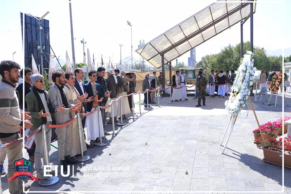 The university organizes a student visit to the shrine of the martyr President Saleh Al-Sammad and the Martyrs’ Gallery, accompanied by the university president and the Secretary-General.