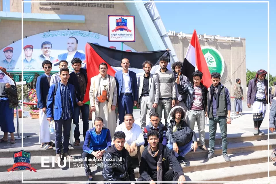 The university organizes a student visit to the shrine of the martyr President Saleh Al-Sammad and the Martyrs’ Gallery, accompanied by the university president and the Secretary-General.