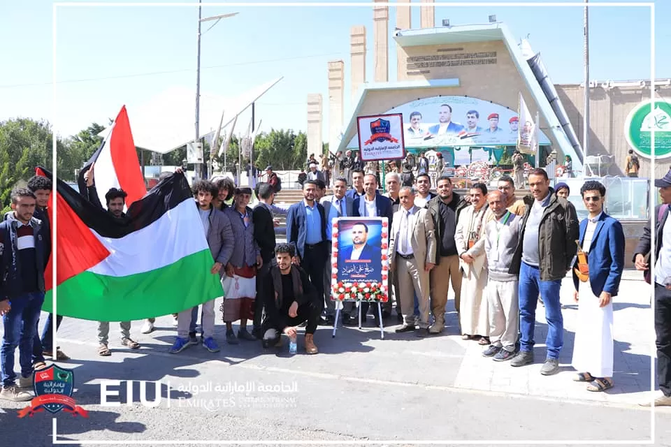 The university organizes a student visit to the shrine of the martyr President Saleh Al-Sammad and the Martyrs’ Gallery, accompanied by the university president and the Secretary-General.