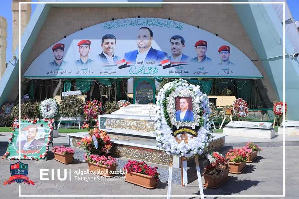 The university organizes a student visit to the shrine of the martyr President Saleh Al-Sammad and the Martyrs’ Gallery, accompanied by the university president and the Secretary-General.