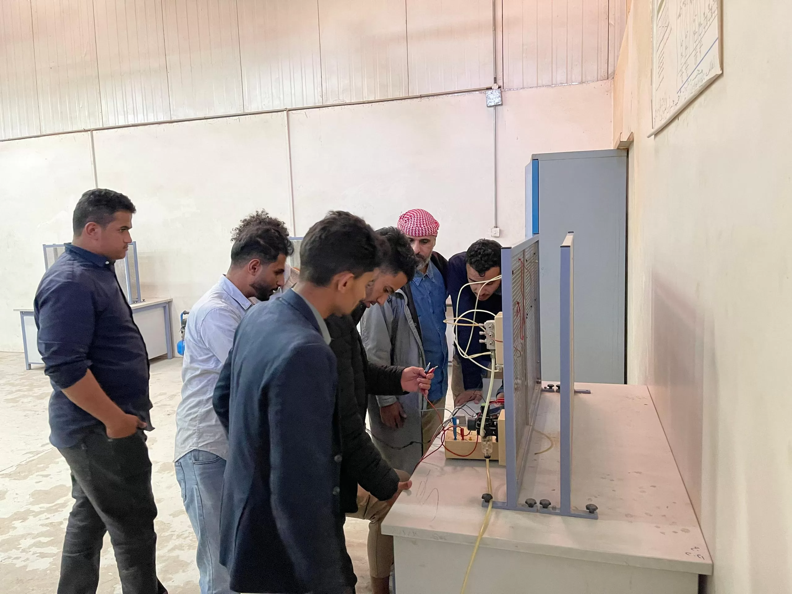 Launching the practical training program at the Dhahban Industrial Technical Institute for third-level mechatronics engineering students