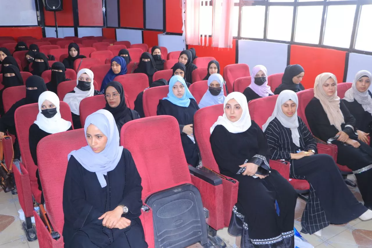 Students of the fifth batch at the College of Dentistry honor the college staff on the occasion of the conclusion of the academic year 1445 AH