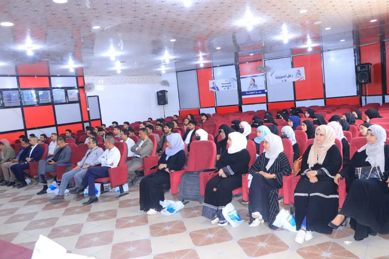 Students of the fifth batch at the College of Dentistry honor the college staff on the occasion of the conclusion of the academic year 1445 AH