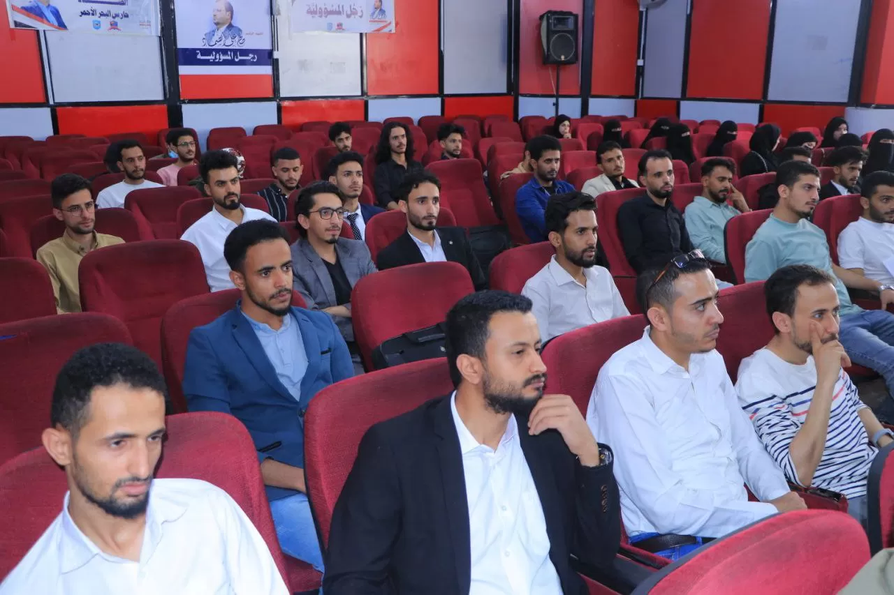 Students of the fifth batch at the College of Dentistry honor the college staff on the occasion of the conclusion of the academic year 1445 AH