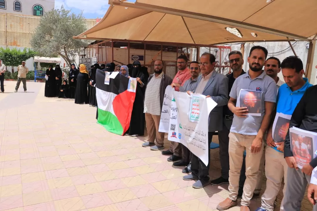 The UAE University and the University Student Forum organize a stand in solidarity with the Palestinian people