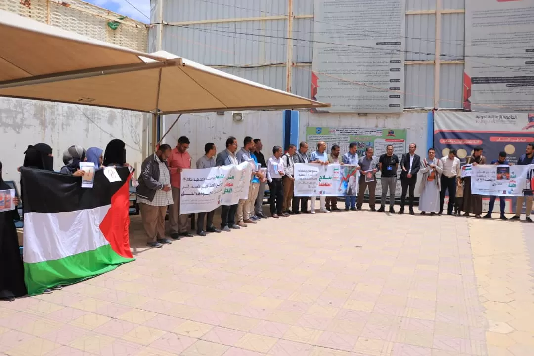 The UAE University and the University Student Forum organize a stand in solidarity with the Palestinian people