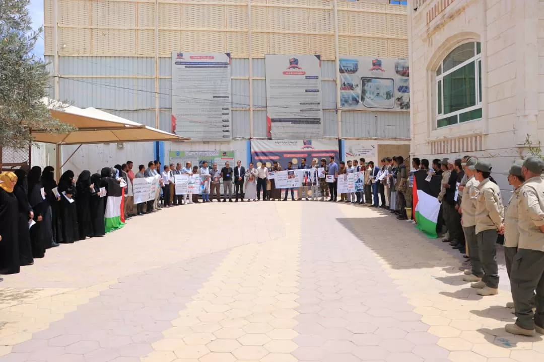 The UAE University and the University Student Forum organize a stand in solidarity with the Palestinian people