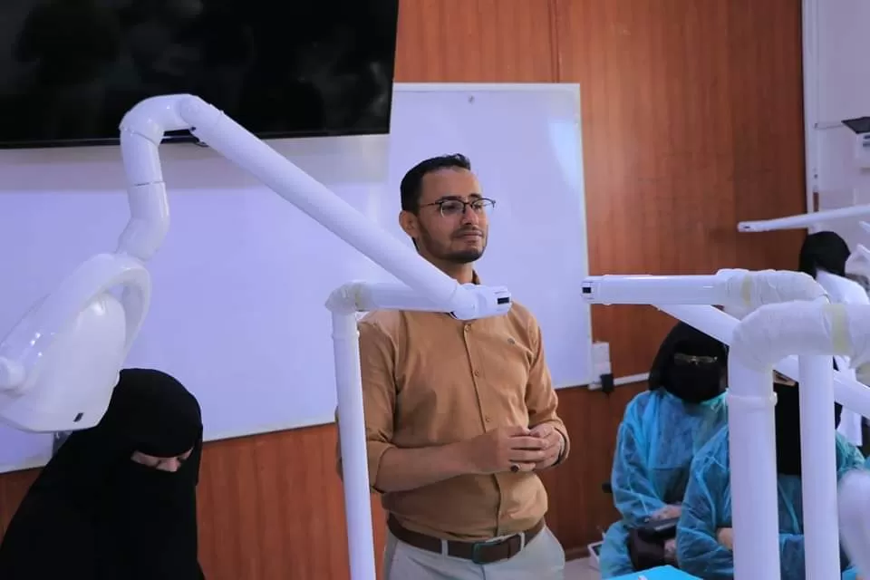 The College of Dentistry organizes a practical training course on advanced root canal treatment for upper-level college students